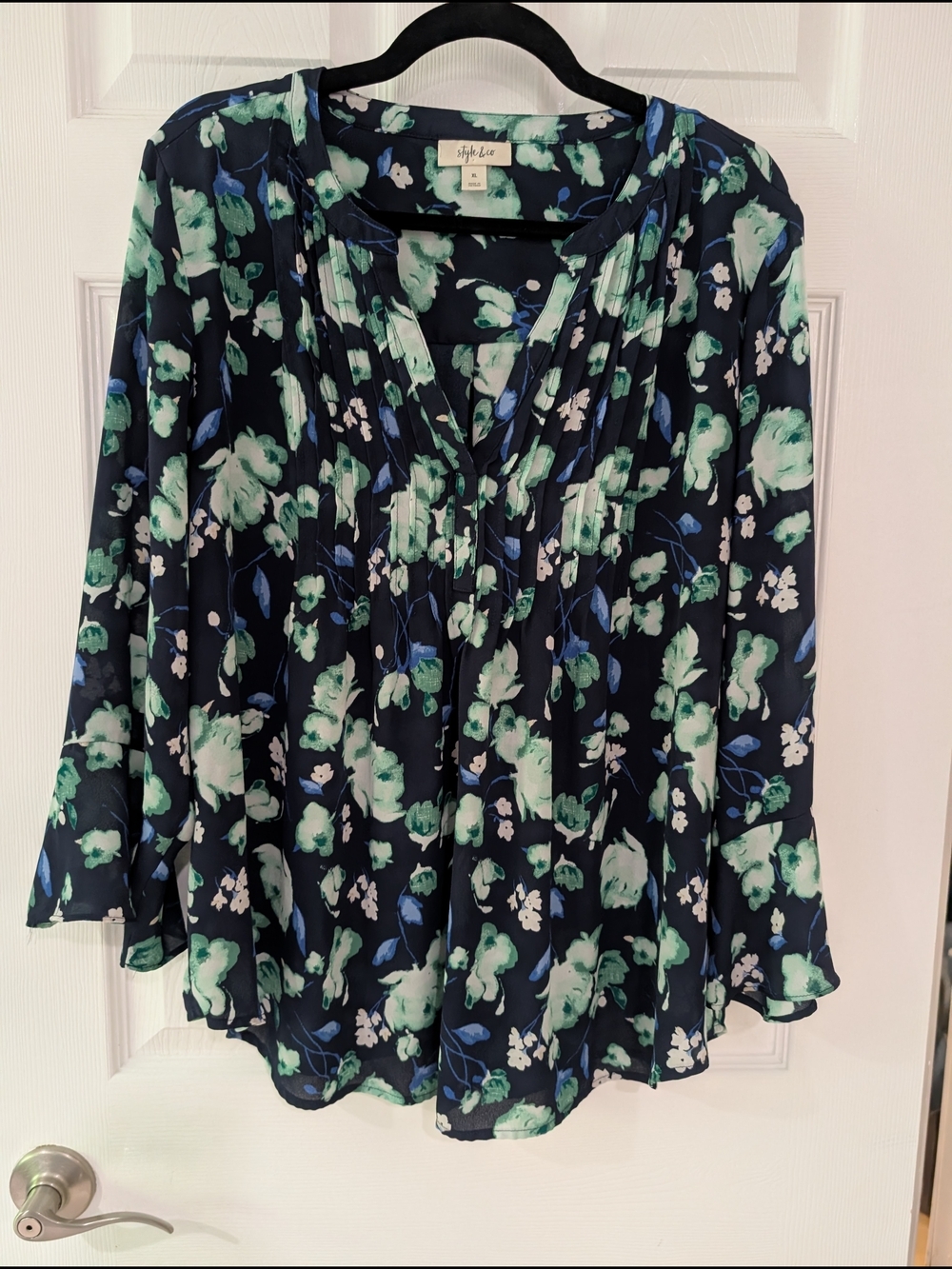 Style & Co. Navy & Green Floral Pintuck Ruffle Sleeve Blouse in Size XL